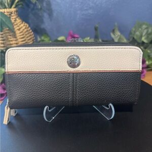 NWT Stone Mountain Leather Double Zip Wallet